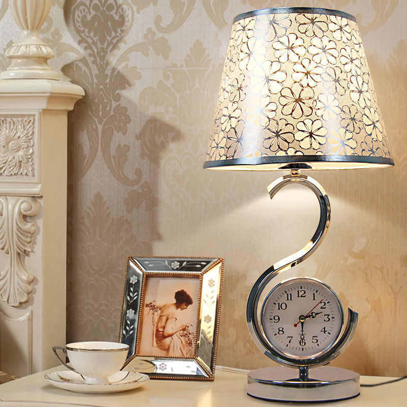 创意欧式台灯卧室床头现代简约装饰温馨客厅带钟表遥控可调光台灯