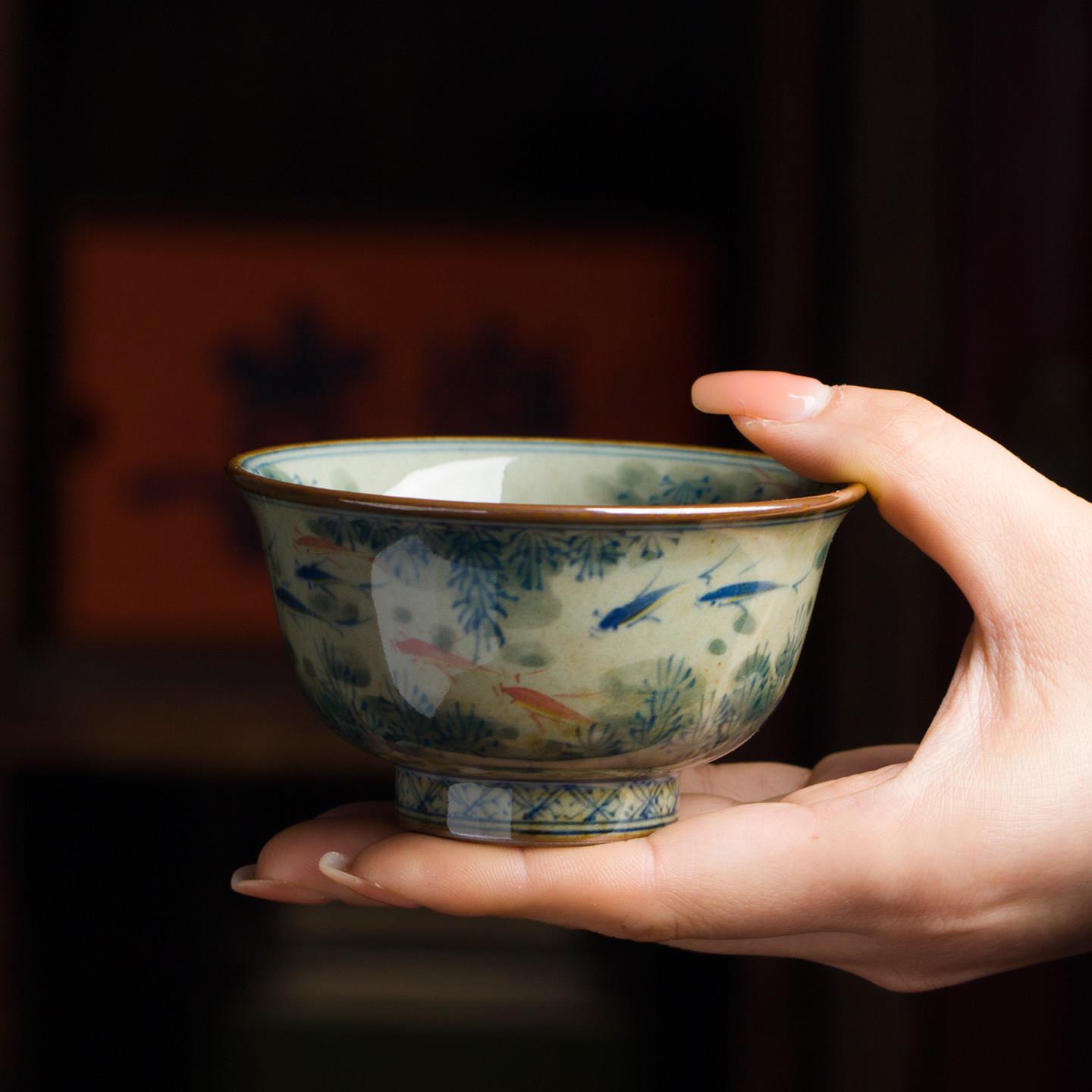景德镇陶瓷手绘鱼戏主人杯茶杯青花釉下彩单杯压手杯复古功夫茶具