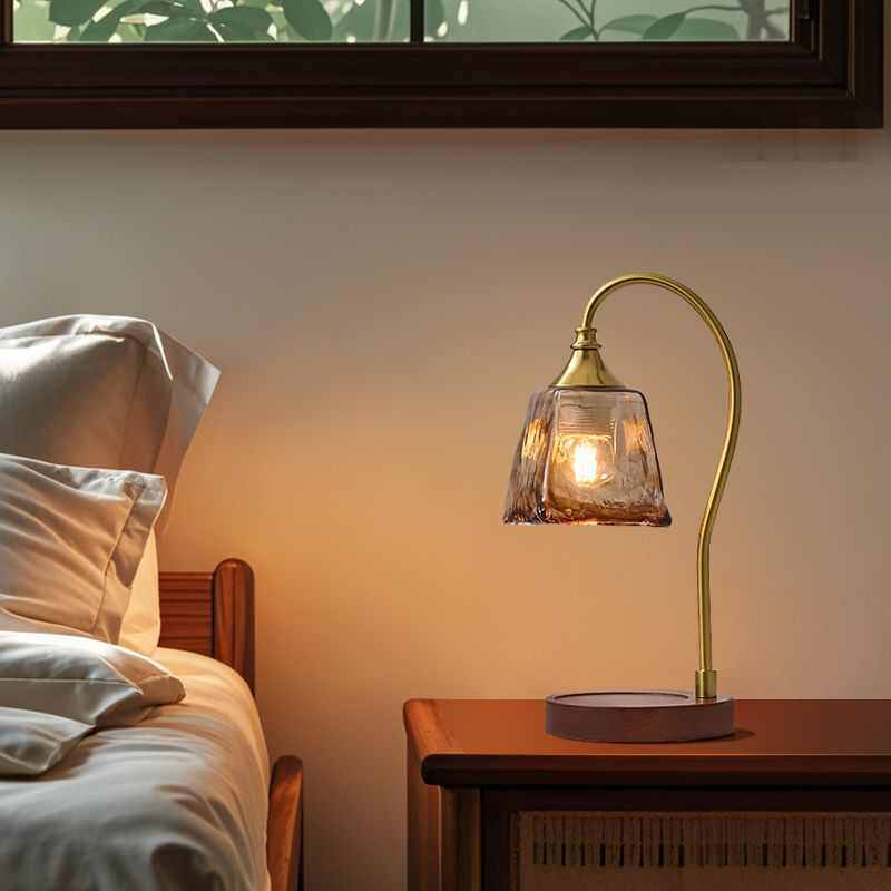 新款法式网红复古台灯客厅卧室床头灯中古高颜值轻奢高级感氛围灯