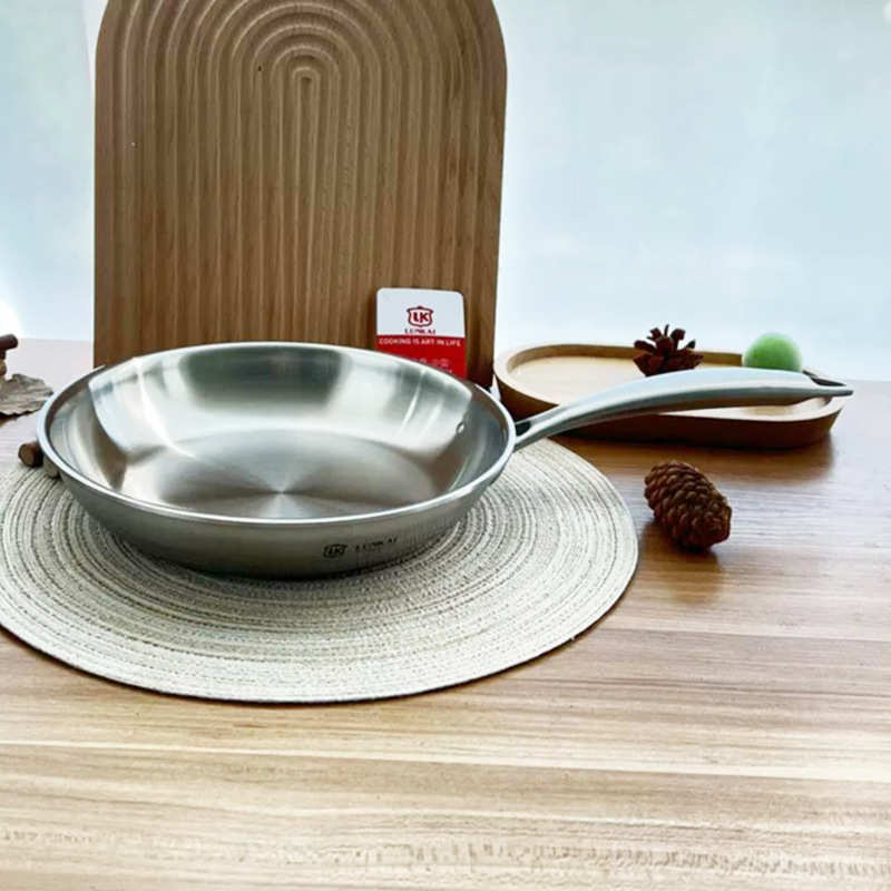 新兴厂家不锈钢煎锅家用无涂层煎蛋烙饼锅单柄加厚炒锅平底煎锅