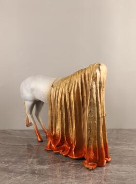 简约现代抽象动物雕塑马摆件售楼处样板房客厅玄关家居艺术品装饰