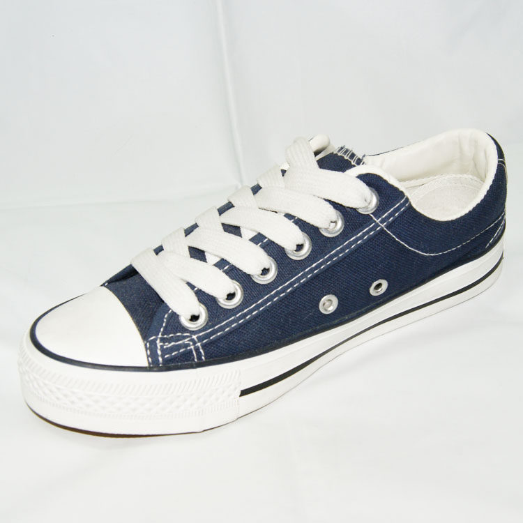 蓝色低帮帆布鞋 打折促销白色帆布鞋女 14色低帮女胶底鞋特价促销