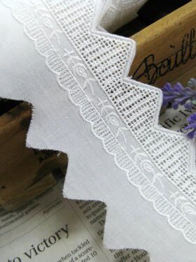 20D 特价   客供 纯白色 棉布镂空刺绣花边5.5~10cm宽 3.8~6元1米