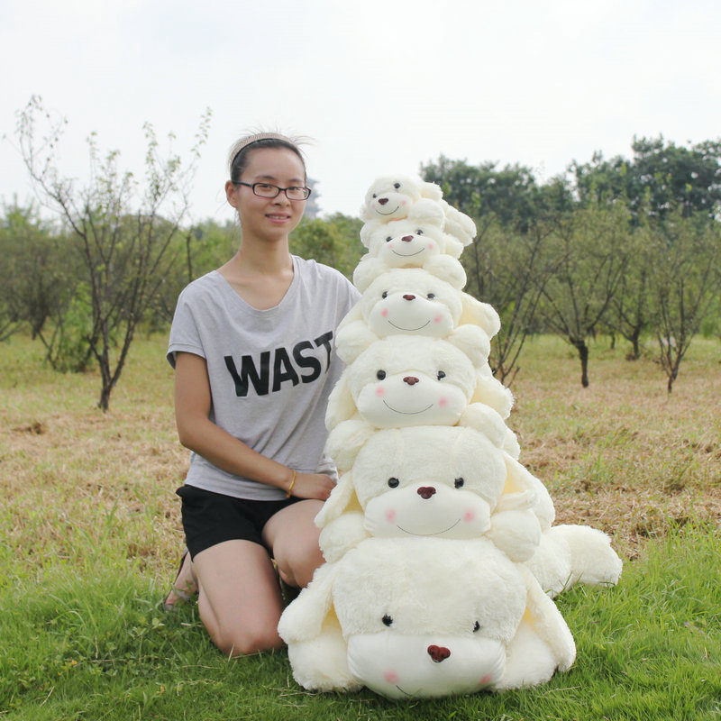 趴趴狗毛绒玩具可爱女孩抱睡觉