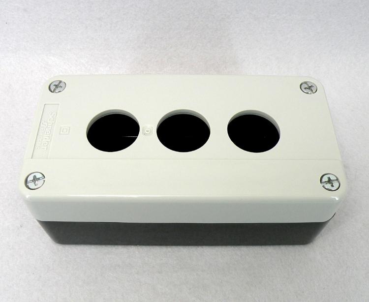 原装正品 施耐德  22mm按钮开关盒 XALB03C XAL-B03C 三孔按钮盒