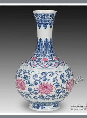 官窑瓷 清代青花 青花釉里红 仿清乾隆青花釉里红缠枝莲赏瓶
