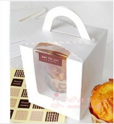 白色麦芬手提杯子蛋糕