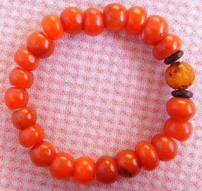 二十年前保山南红玛瑙柿子红手串██配老蜜蜡雕刻珠