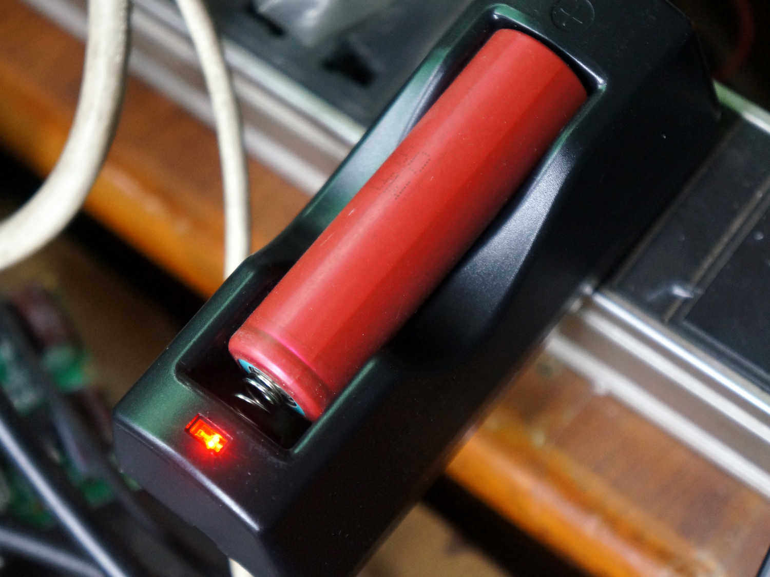 MAX1879 无极性急速 18650充电器