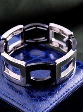 欧美风手镯特价销售