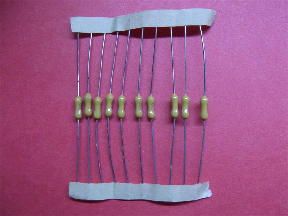 2.4X7 电阻式保险丝/熔断器 0.5A-5A  125V/250V 编带图片