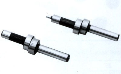 1.用于圆弧面，平面的找正定位  2.选用优质钢制造  3.使用方便  4.同轴度0.01mm