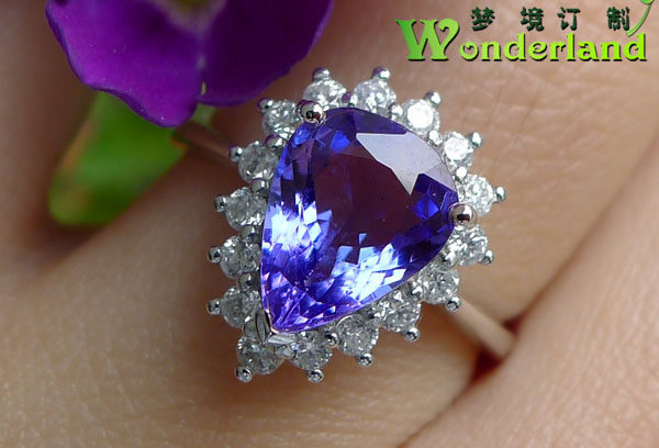 天然无处理4-5A级坦桑石戴妃款戒指环面18K白金钻石群镶现货特