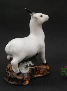 陶瓷生肖羊马吉祥可爱风平安摆件