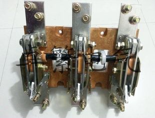 旋转式HD13BX-1000/31 三相单投隔离刀开关 1000A 带BX操作机构