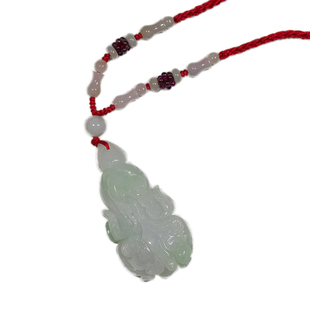 绿带翠玉白菜项坠A货翡翠挂坠 beh 遇百财 钰达翡翠白菜挂件吊坠