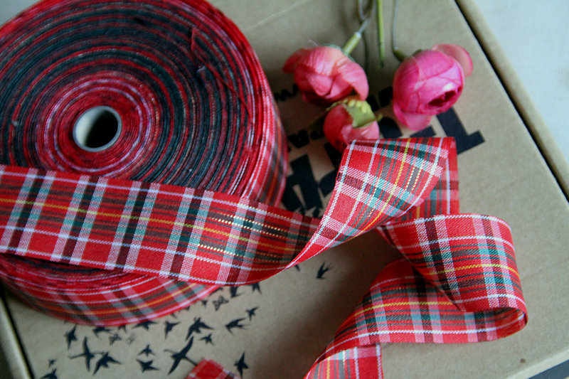 70D 特价  客供 红色主色调 格子学院风格织带 3.5cm宽 2.8元1米