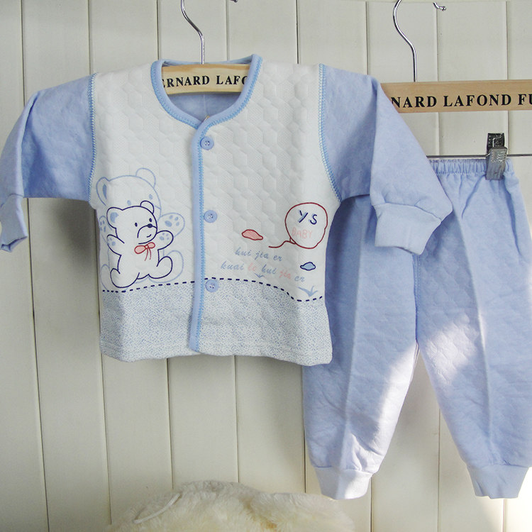 Coffret cadeau pour bébé - vêtements - Ref 1965159 Image 1