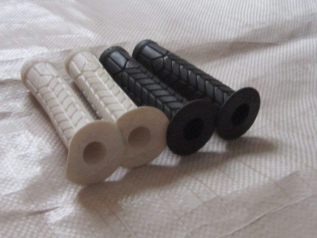 Poignées de vélo - Ref 2348493 Image 1