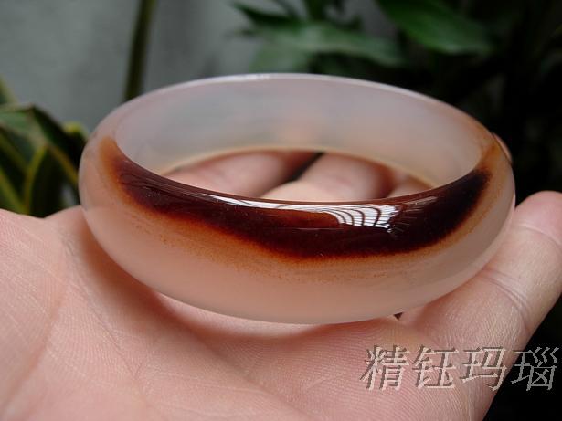 时尚新款 巴西玛瑙玉髓手镯58 天然粉红色 朱砂纹理 通透荧光