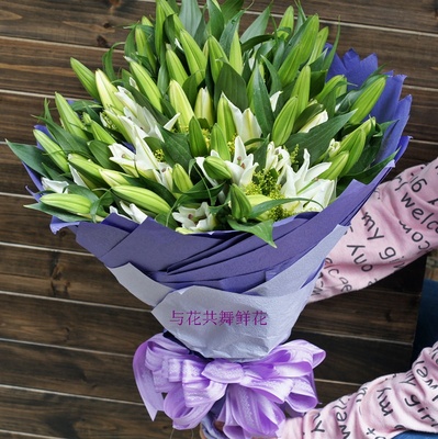 99朵香水厦门爱情节日百合花束