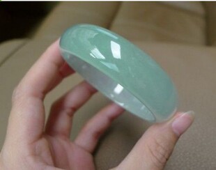 新款包邮天然玉石 石英岩玉浅绿冰种翡翠手环手镯 水润通透玉镯