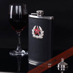 雪狼之湖时尚10盎司黑包皮酒具 不锈钢酒壶大号酒壶 随身户外用具