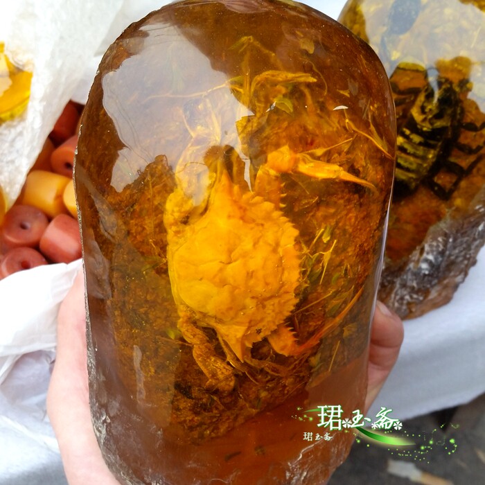 琥珀蜜蜡原石虫珀摆件真螃蟹标本工艺品办公室客厅摆件虫珀景石