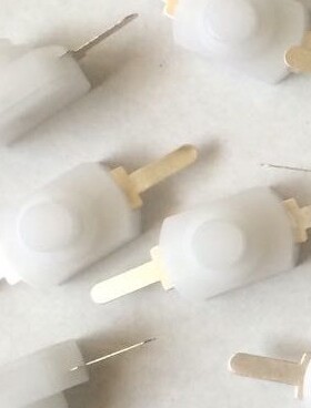 1208-YD 白色 椭圆形 小型按钮开关2脚 强光 手电筒控制开关 自锁