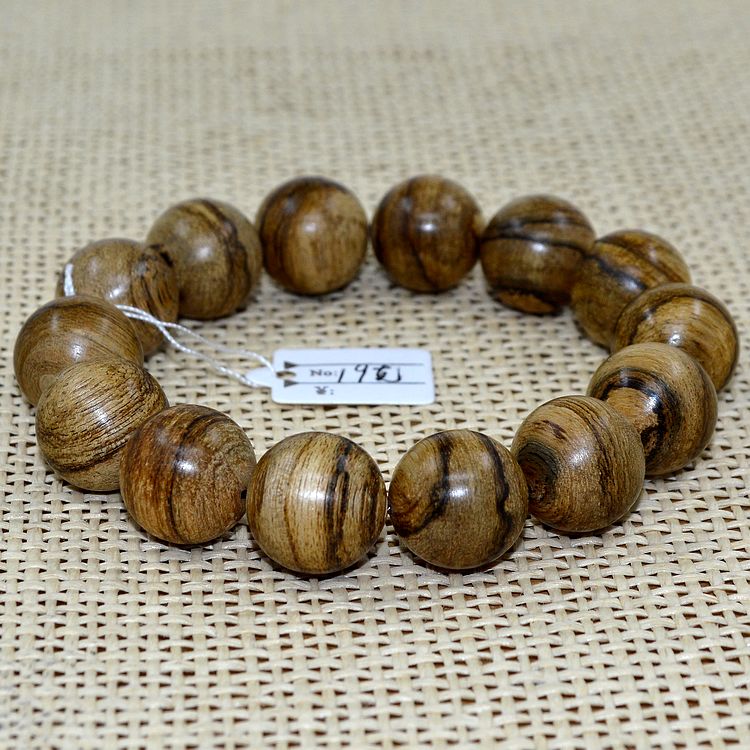 印尼北加里曼丹岛沉香手串 高端上品  1.6cm16mm14颗 批  发 精品