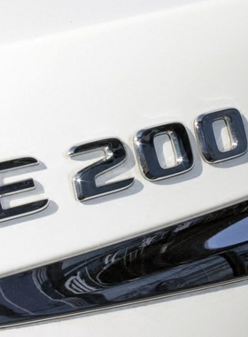 适用于16-22年奔驰E级 后背箱字标 圆标E300 320 200 260L 4MAITC