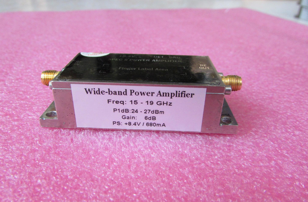 美国进口 15-19GHz 24-27dBm SMA 射频微波中功率放大器 质量包好，包能用 可提供详细测试图 工作频率：15-19GHz 增益: Typ 6dB 输出功率: 24-27dBm 工作电压：+8.4V / 电流大约：680mA 左右 功能，1：检波输出; 2：输出内置隔