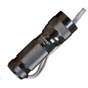 博客电筒SLT-P006圣兰特12粒LED手电筒照射30米强力防水