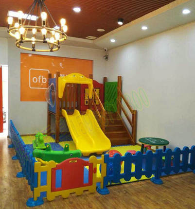 新款肯德基滑梯组合秋千幼儿园室内滑梯4S店儿童游乐设施木质滑梯