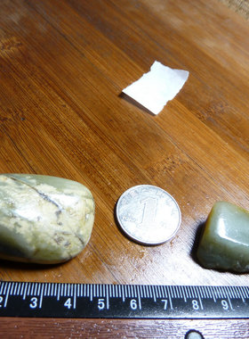 20829新疆和田玉龙喀什河和田玉青玉籽料原石 2颗 2cm以上