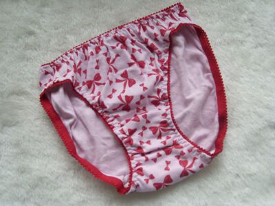 日单少女红色包臀小号三角内裤