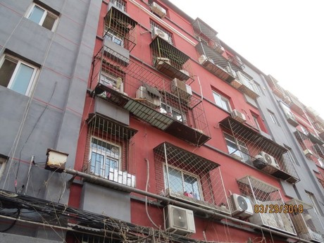 玉林东里三区13号楼1单元402号