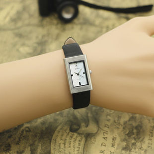 海达手表长方形磨砂银色简单时尚复古女表石英库存全新