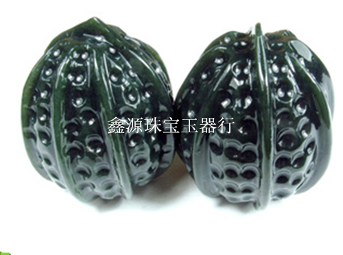 新疆和田玉青玉核桃手玩件精雕