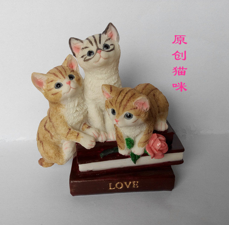 原创树脂工艺品三只可爱猫咪趴书本桌面摆件情侣礼品动物猫摆设