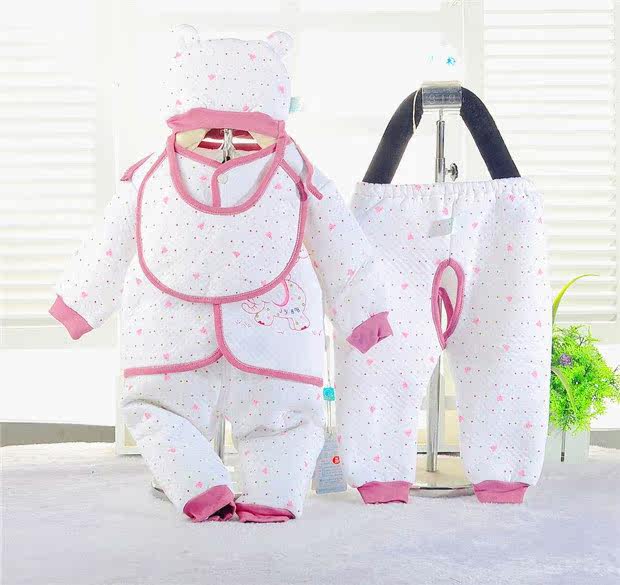 Coffret cadeau pour nouveau-né - Vêtements + Fournitures - Ref 1963801 Image 1