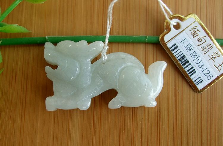 天然a货生肖缅甸玉立体生肖龙
