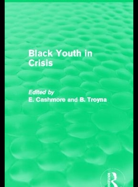 【预售】Black Youth in Crisis