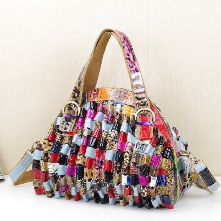 2024新款欧美风真皮女包潮流蛇纹休闲包特色个性包拼接牛皮女包