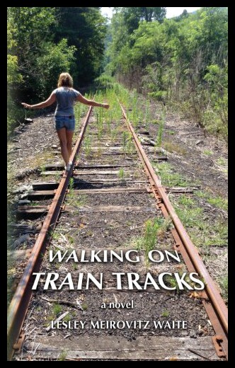 【预售】Walking on Train Tracks
