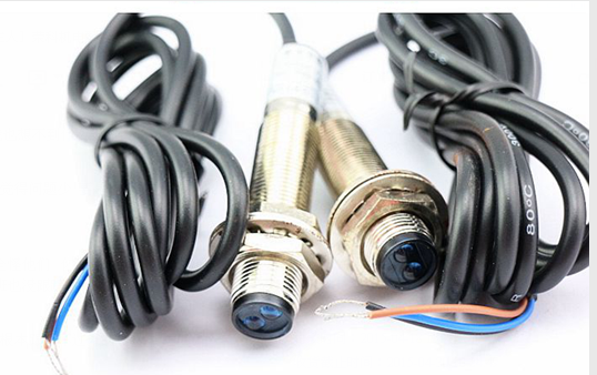 厂家直销 M12漫反射光电开关NPN常闭 E3F1-DS5C2 金属铜壳DC6-36V