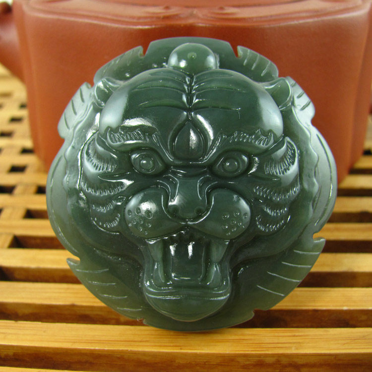 新疆和田玉皮带扣虎 天然玉石叶城玉生肖虎头腰佩男款腰牌带鉴定