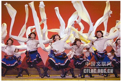 舞农奴把民族舞蹈演出服装