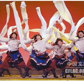 舞农奴把民族舞蹈演出服装