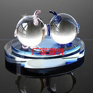 精品水晶车载用品情侣 吻猪香水摆件可爱 萌  内饰工艺礼品